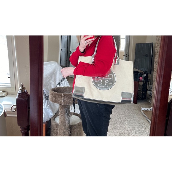 ‼️PRICE SLASHED‼️ NWOT Tory Burch Large Woven Tote. Great for Spring and Summer! - Picture 8 of 8